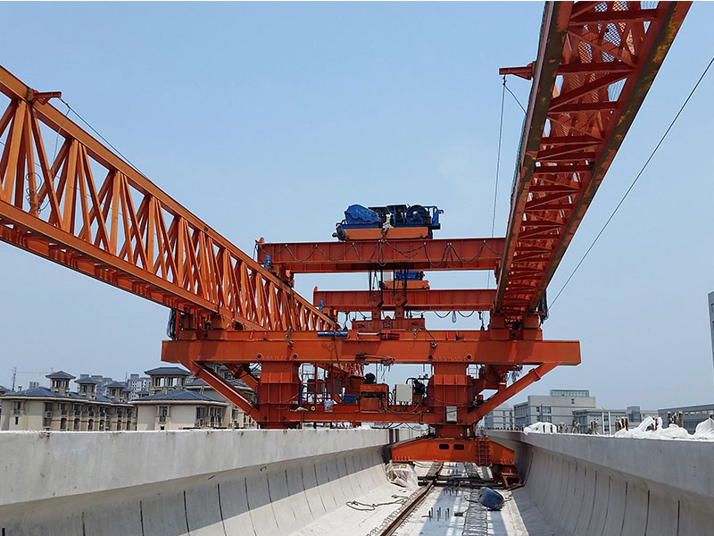 250吨轻轨架桥机郑州工地